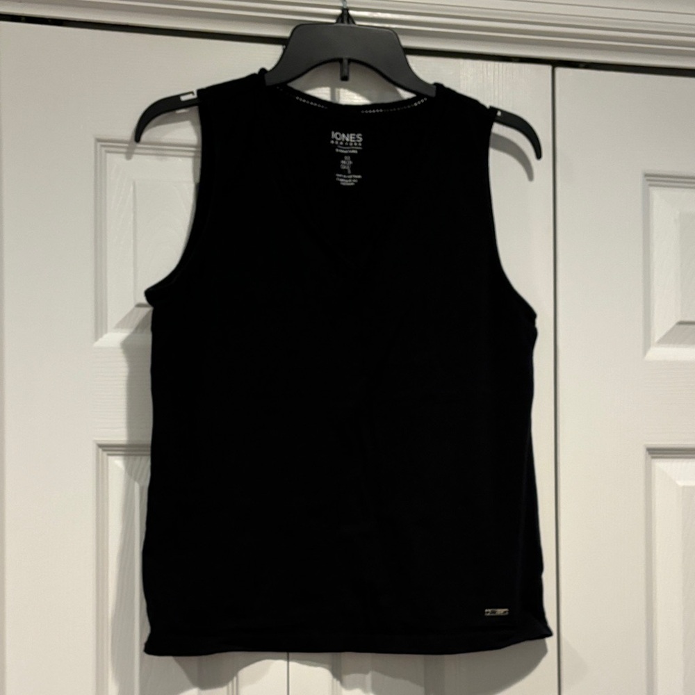 Jones New York Black V-Neck Sleeveless Top